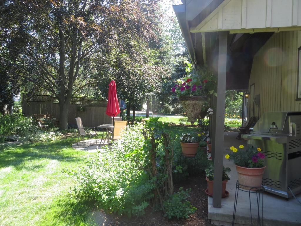 Cedar Gables Bed & Breakfast Niagara-on-the-Lake Exteriör bild